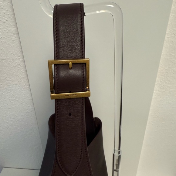 SAINT LAURENT Large Le 5 A 7 Soft Hobo in
Raisin - Picture 6 of 12